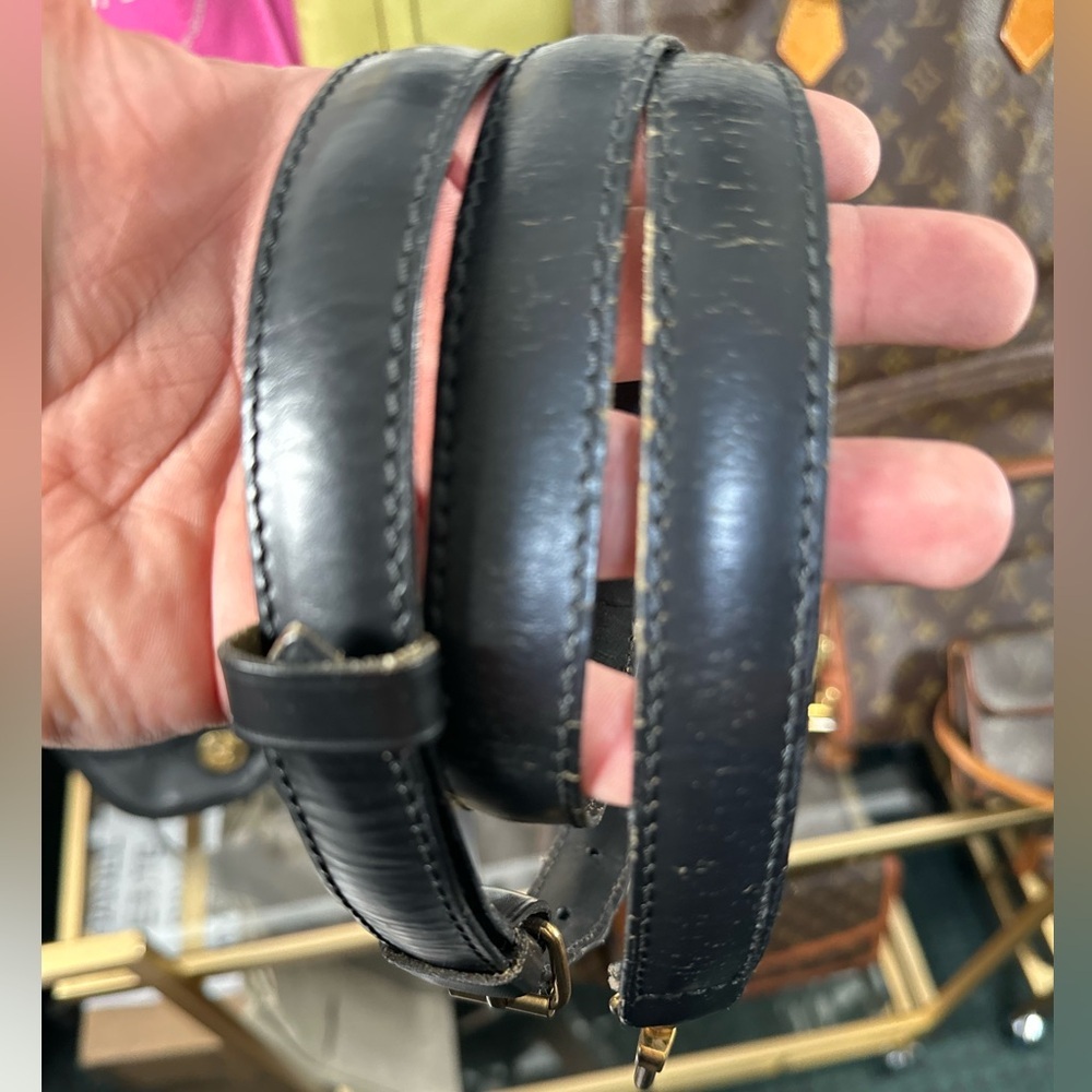 LV BLACK ADJUSTABLE STRAP